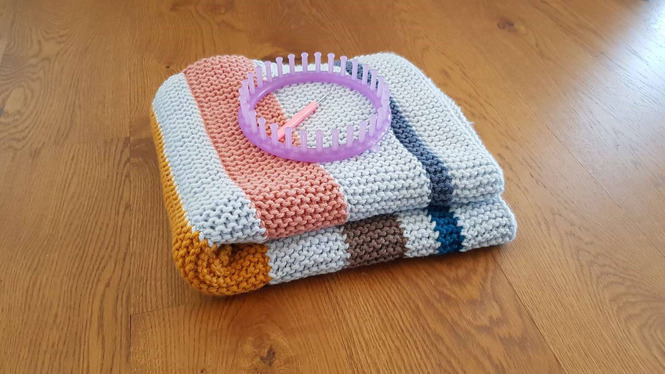 How To Knit A Baby Blanket On A Round Loom